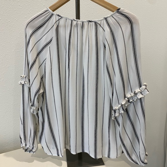 Amuse Society-Casa Blanca Top - Picture 10 of 11